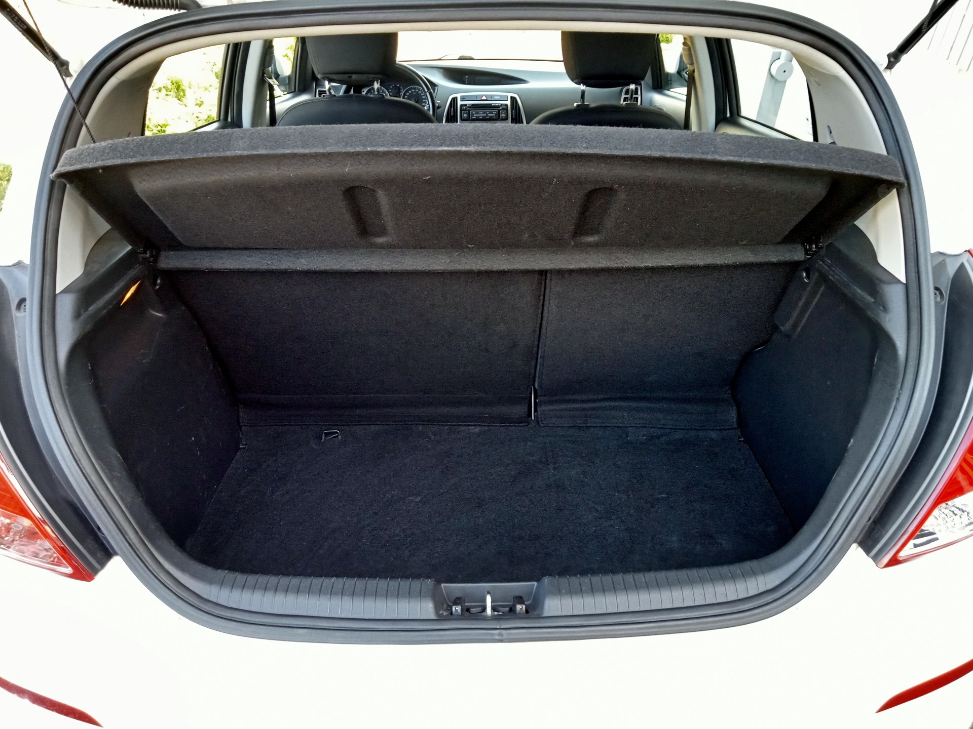 HYUNDAI i20 1.4 Style-image-11