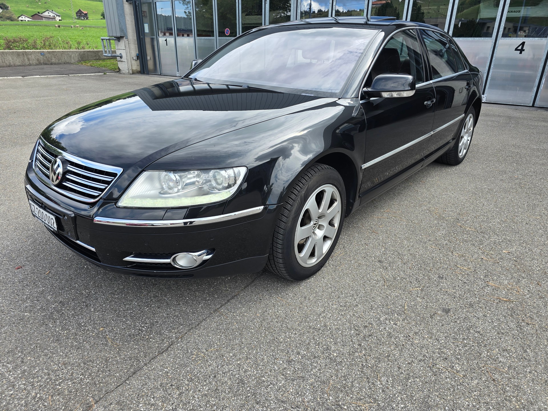 VW PHAETON 42 v8-image-1