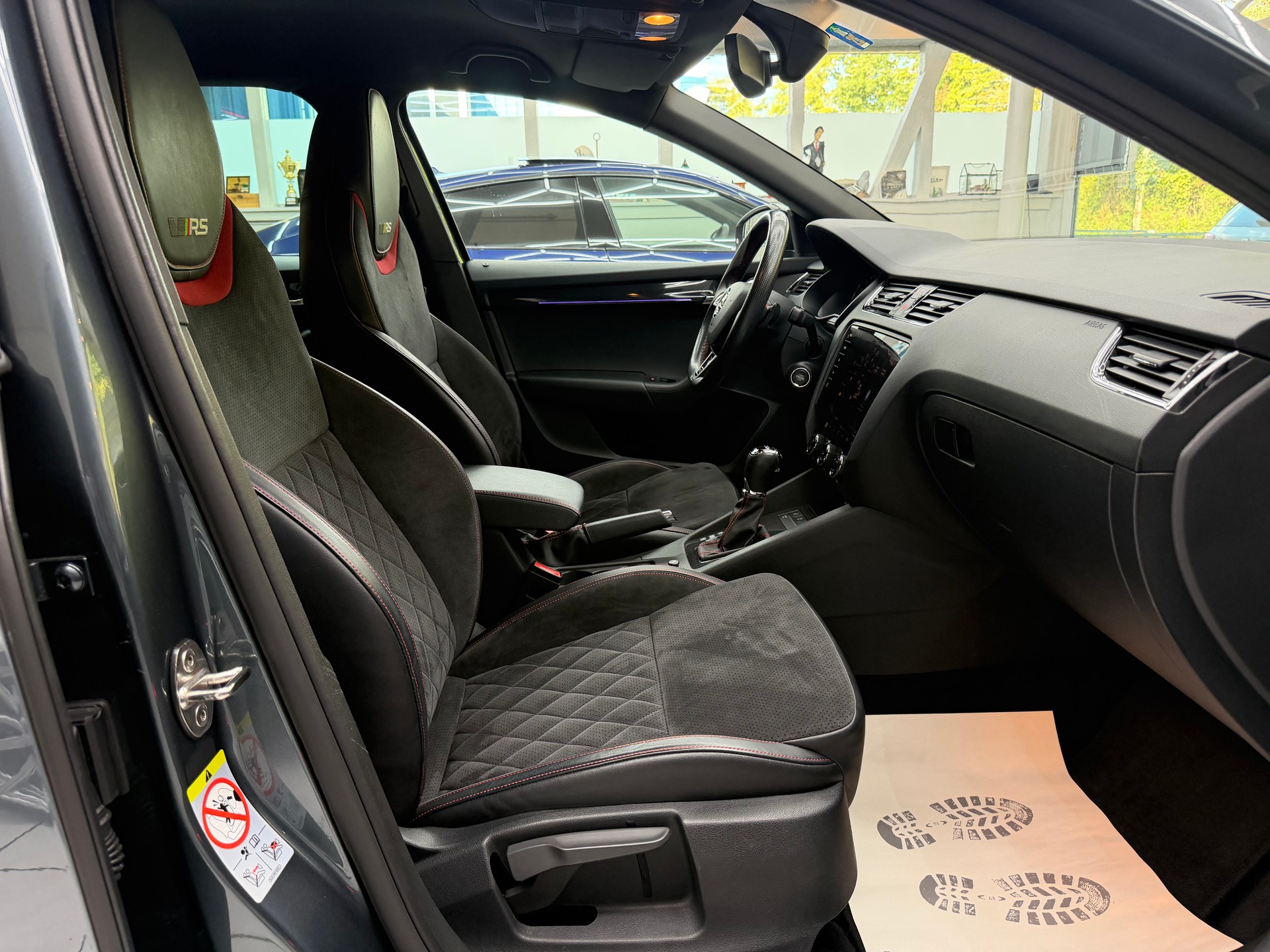 SKODA Octavia Combi 2.0 TDI 184 RS 4x4 DSG-image-14