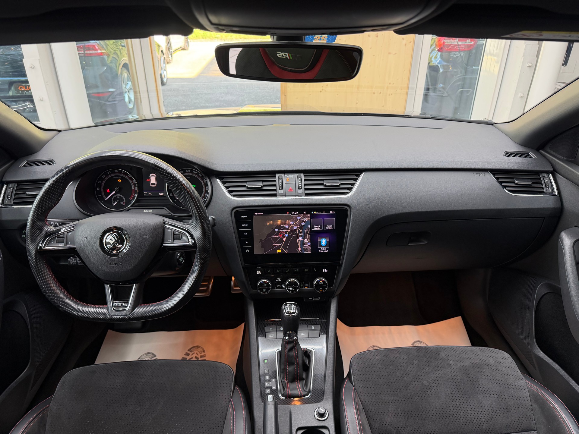 SKODA Octavia Combi 2.0 TDI 184 RS 4x4 DSG-image-13