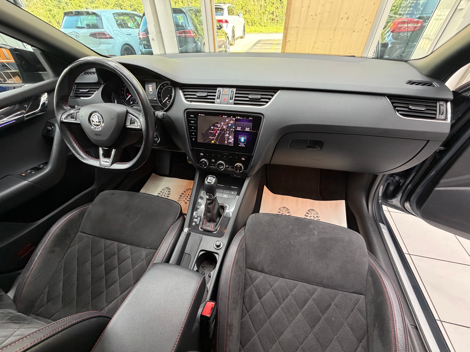 SKODA Octavia Combi 2.0 TDI 184 RS 4x4 DSG-image-15
