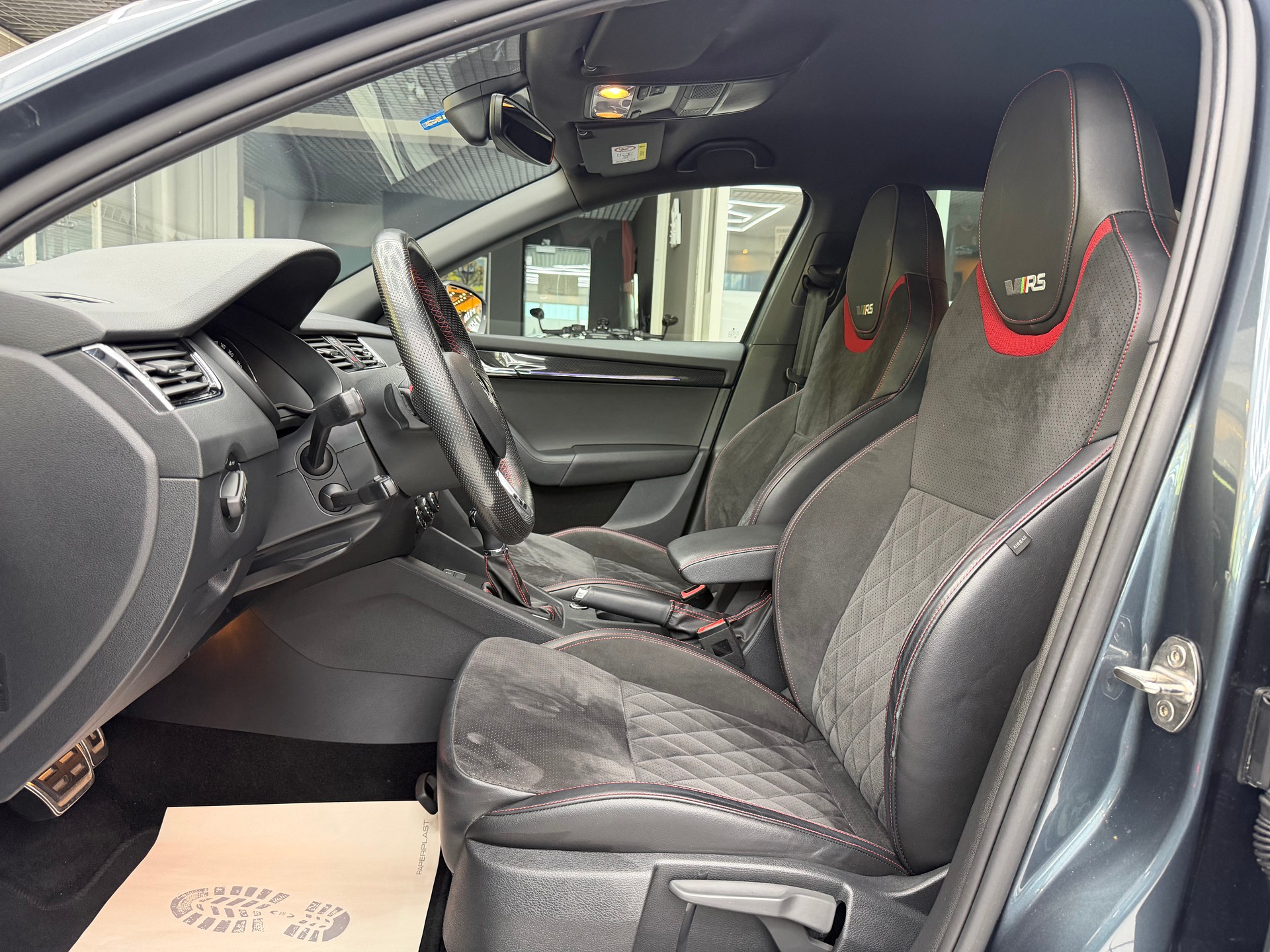 SKODA Octavia Combi 2.0 TDI 184 RS 4x4 DSG-image-11