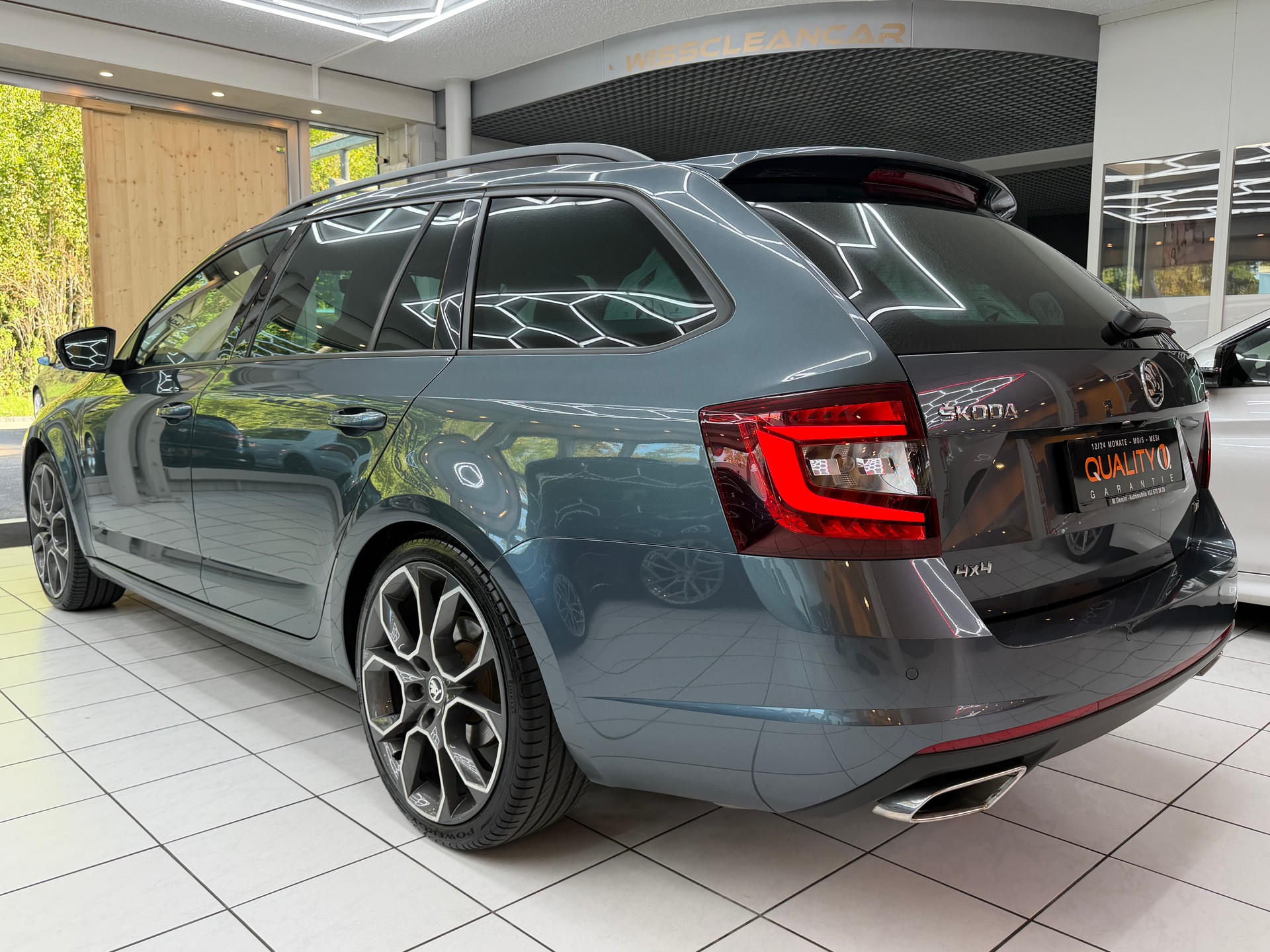 SKODA Octavia Combi 2.0 TDI 184 RS 4x4 DSG-image-6