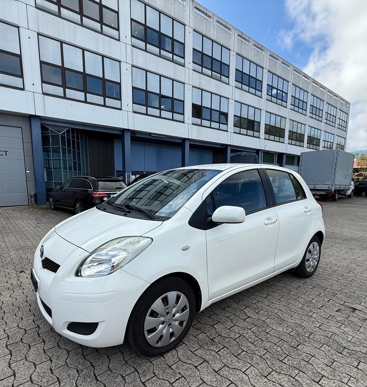 TOYOTA Yaris 1.33 Linea Sol-image-0