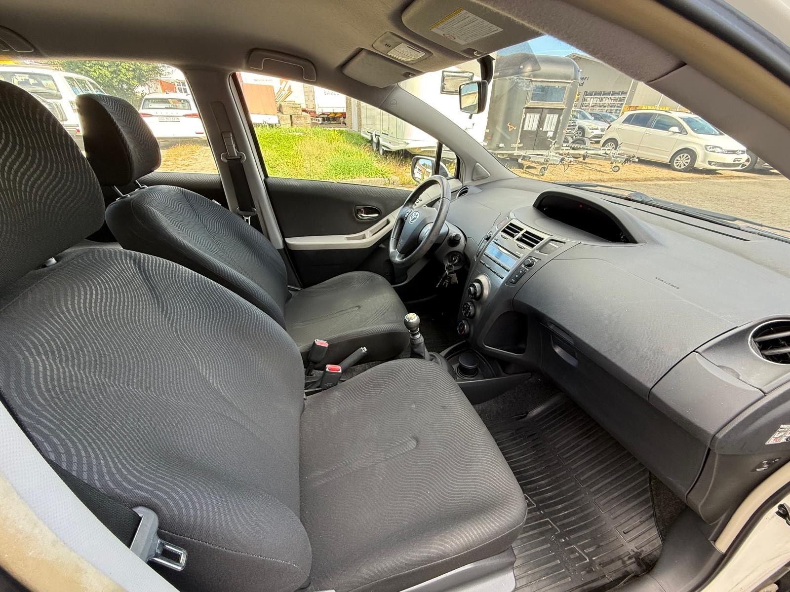TOYOTA Yaris 1.33 Linea Sol-image-8