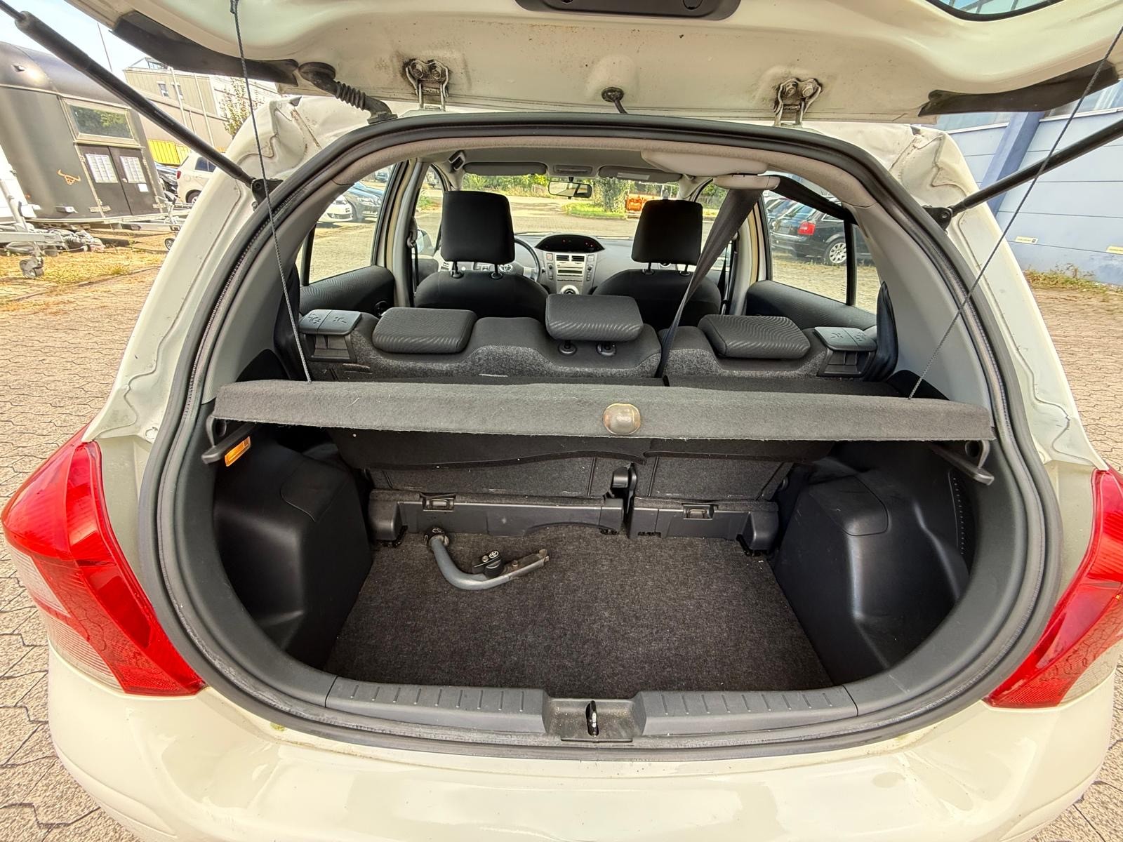 TOYOTA Yaris 1.33 Linea Sol-image-9