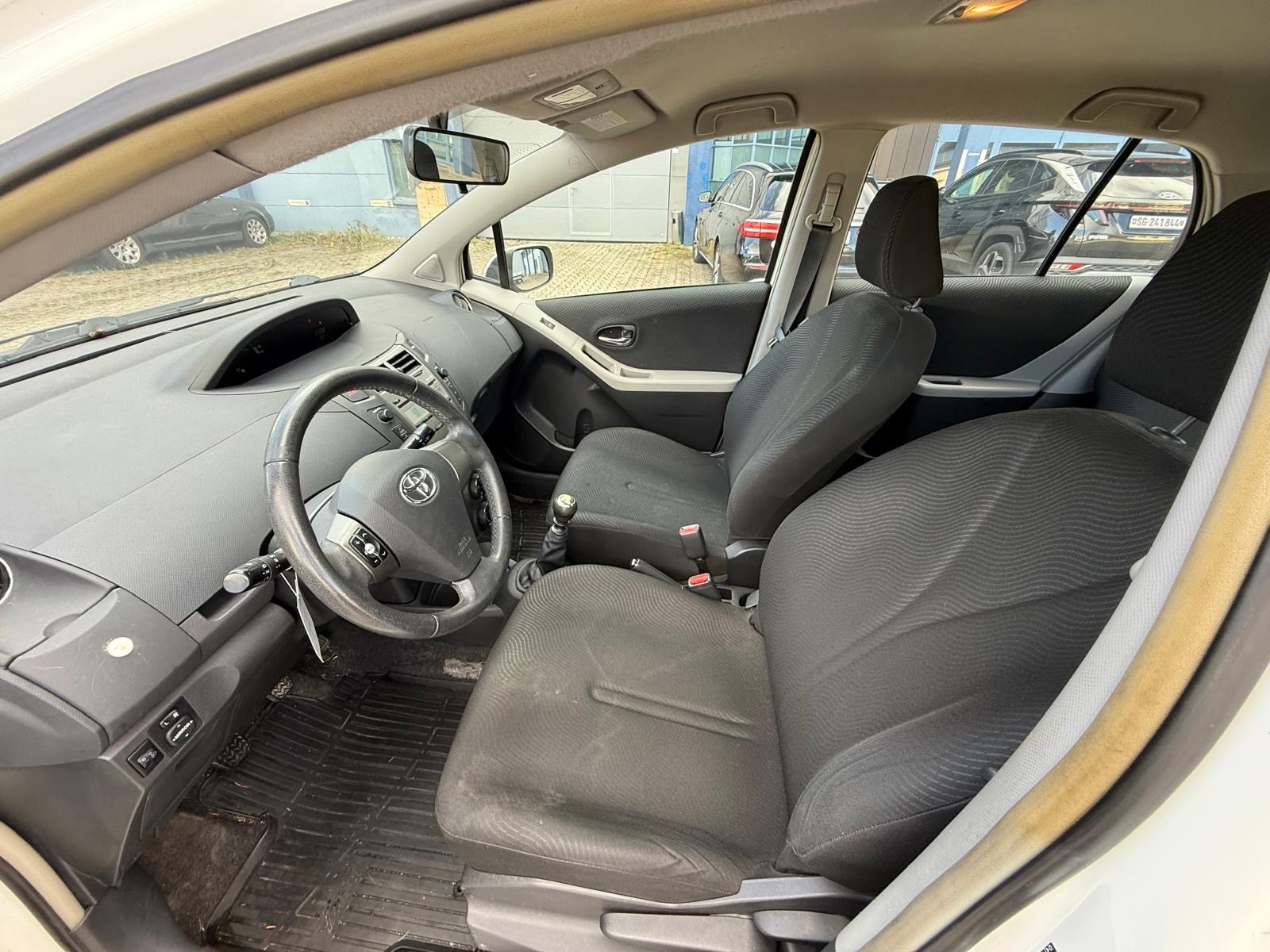 TOYOTA Yaris 1.33 Linea Sol-image-11