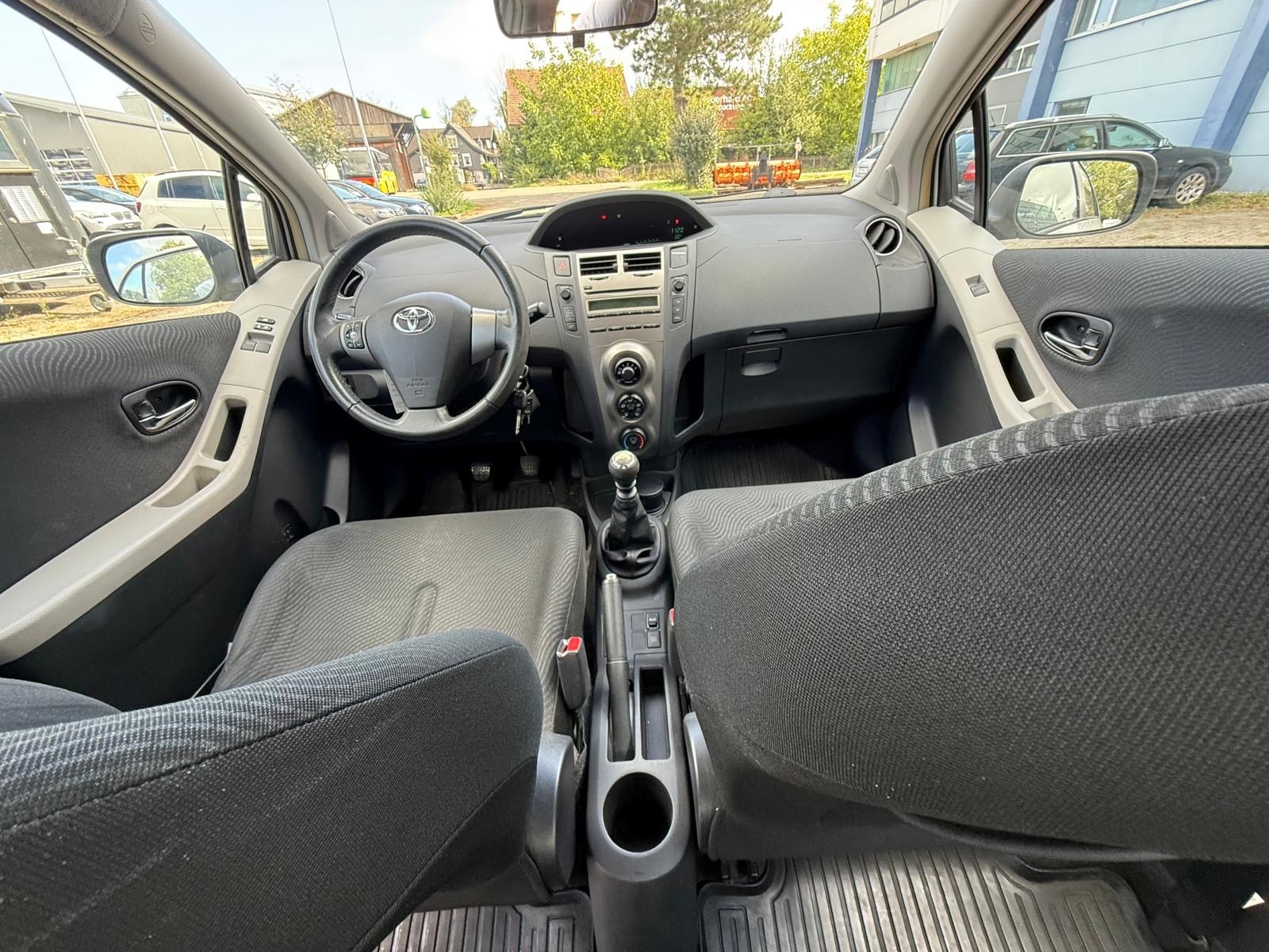 TOYOTA Yaris 1.33 Linea Sol-image-6