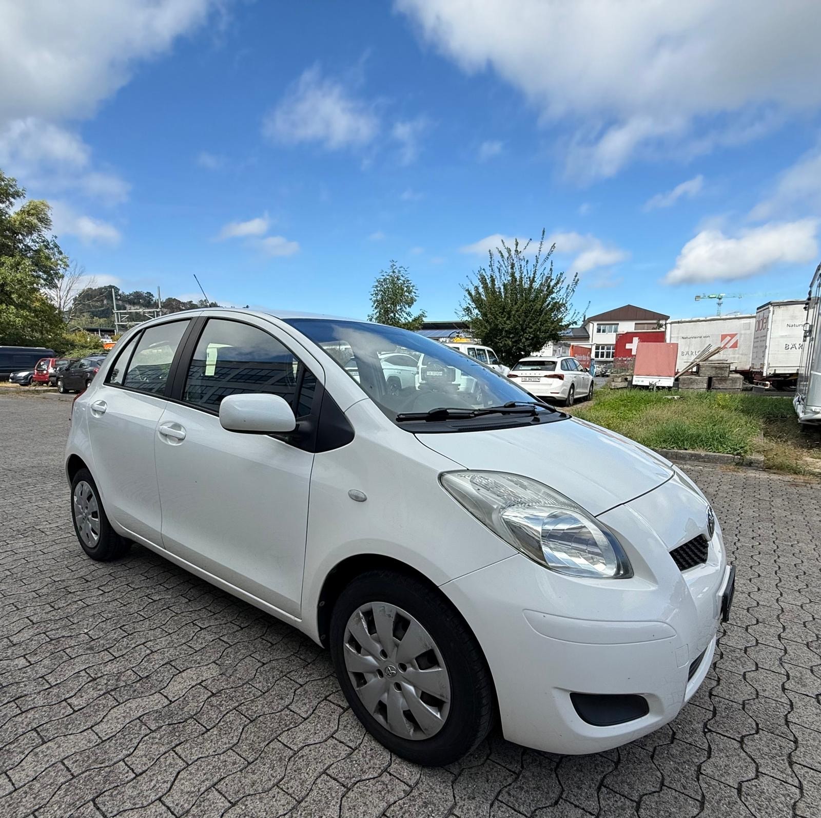 TOYOTA Yaris 1.33 Linea Sol-image-1