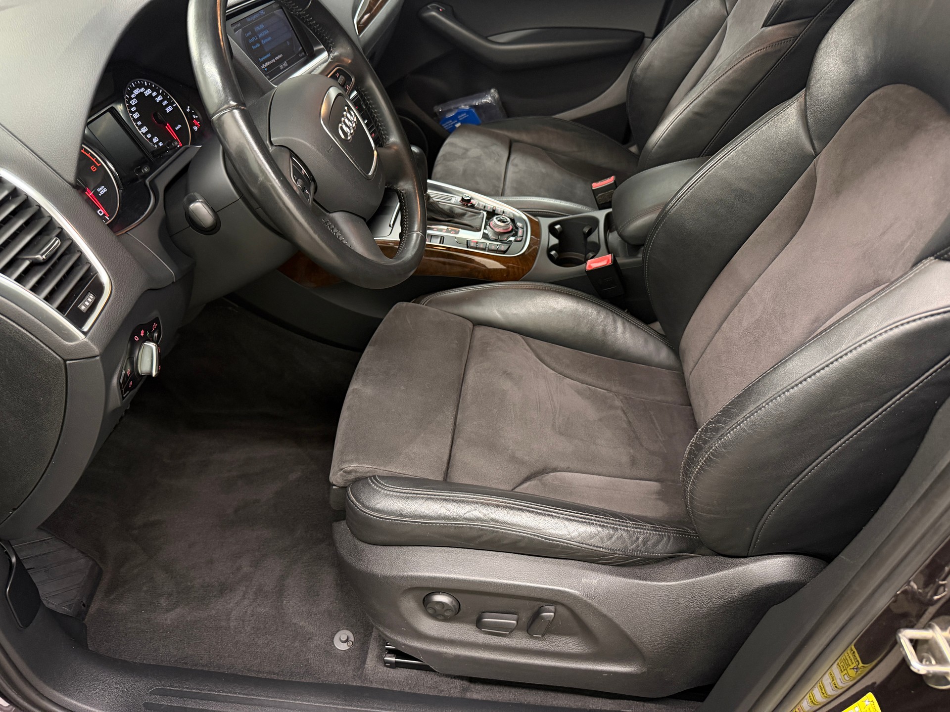 AUDI Q5 3.0 TDI quattro S-tronic-image-12