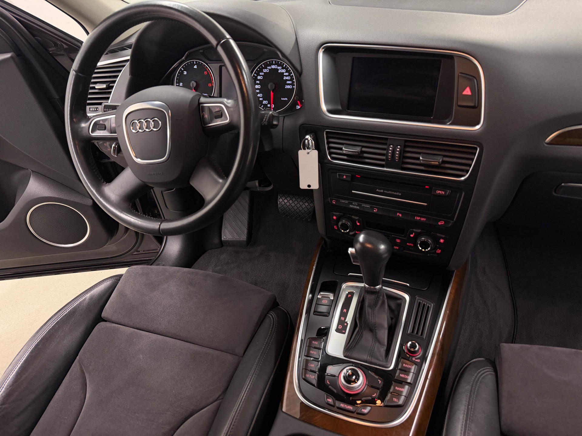 AUDI Q5 3.0 TDI quattro S-tronic-image-21