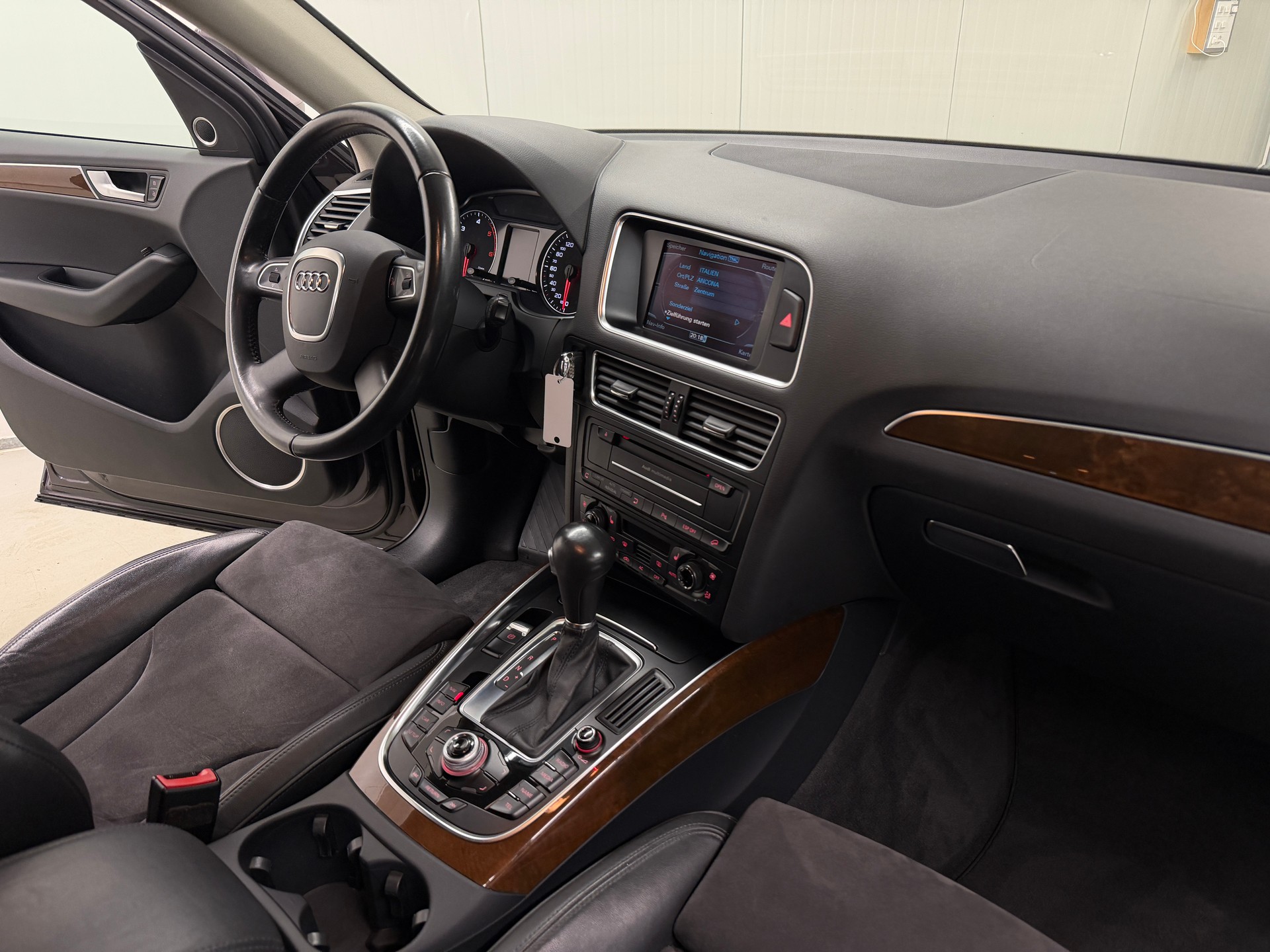 AUDI Q5 3.0 TDI quattro S-tronic-image-20