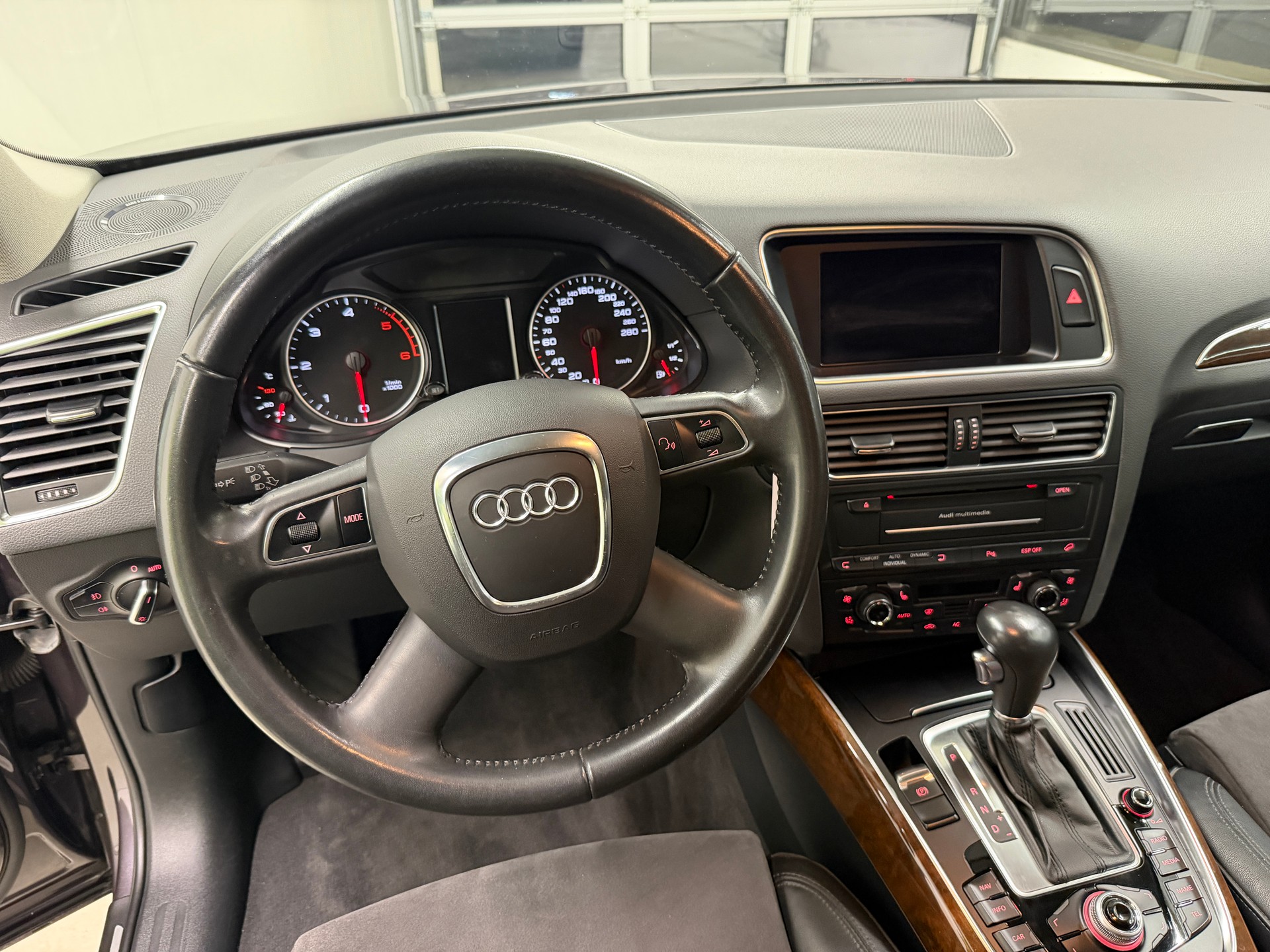 AUDI Q5 3.0 TDI quattro S-tronic-image-22