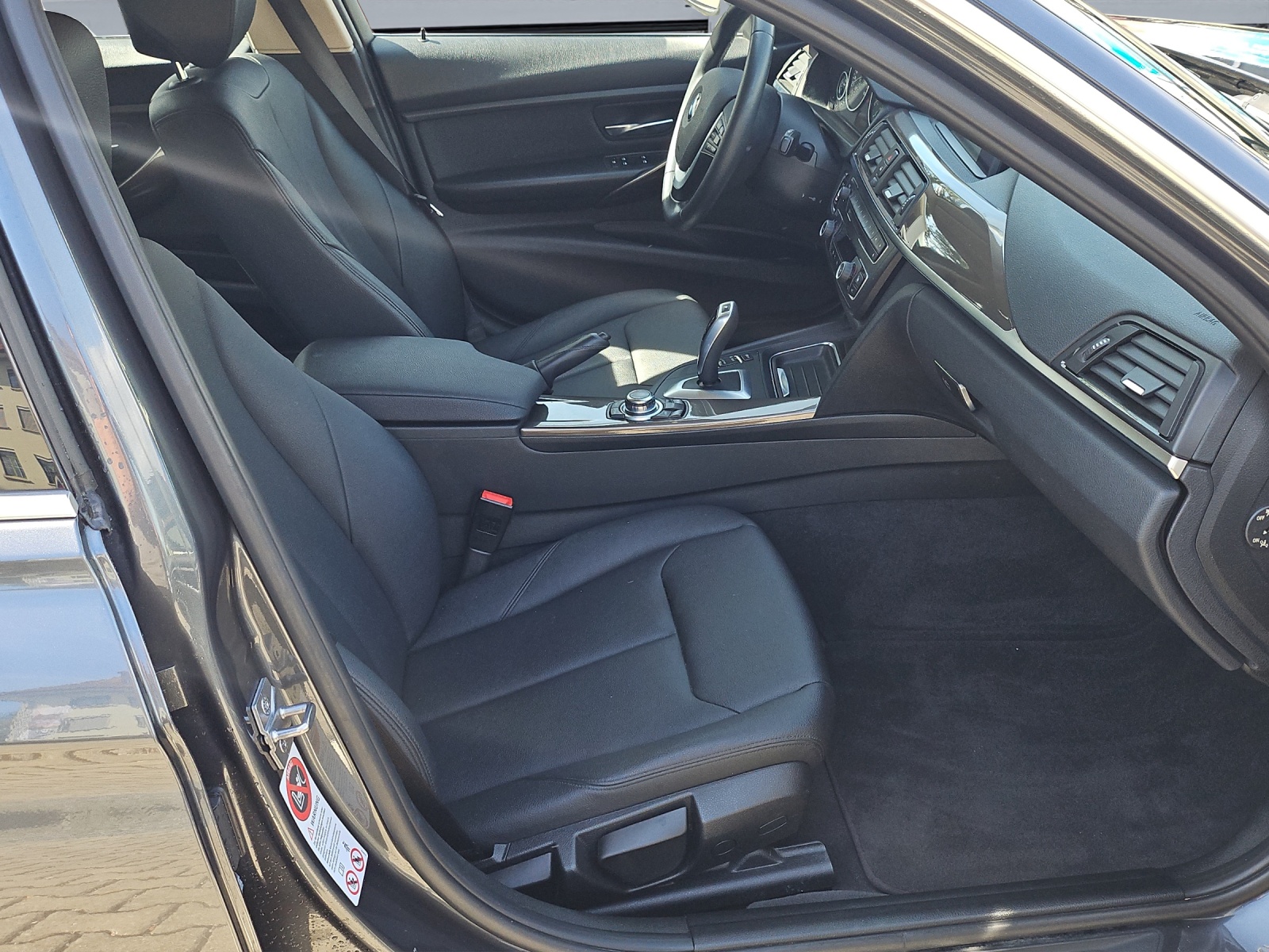 BMW 320d Touring Modern Line Steptronic-image-13