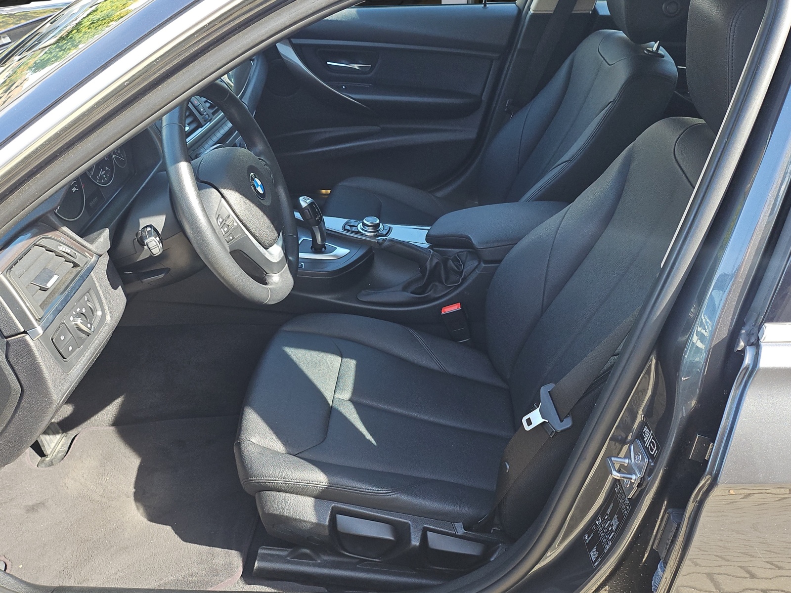 BMW 320d Touring Modern Line Steptronic-image-8