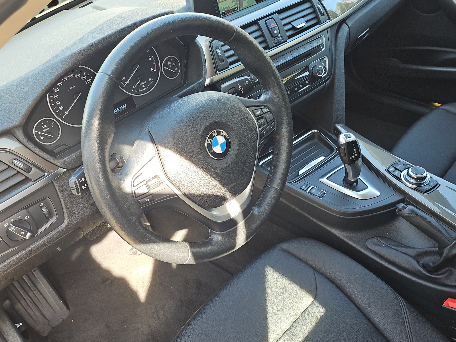 BMW 320d Touring Modern Line Steptronic-image-12