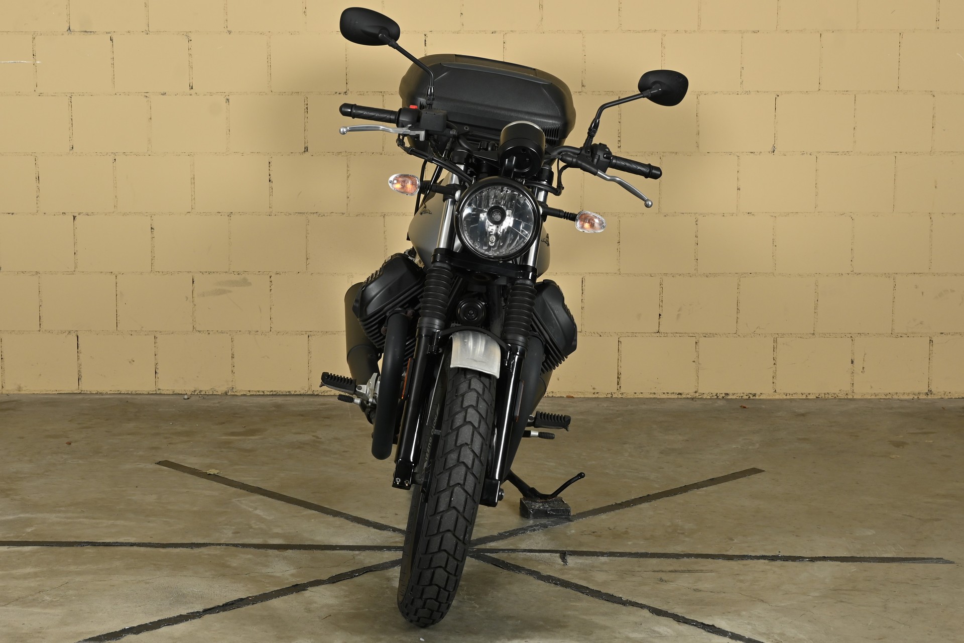 MOTO GUZZI V7 III Rough 750 ABS-showroom-element-2