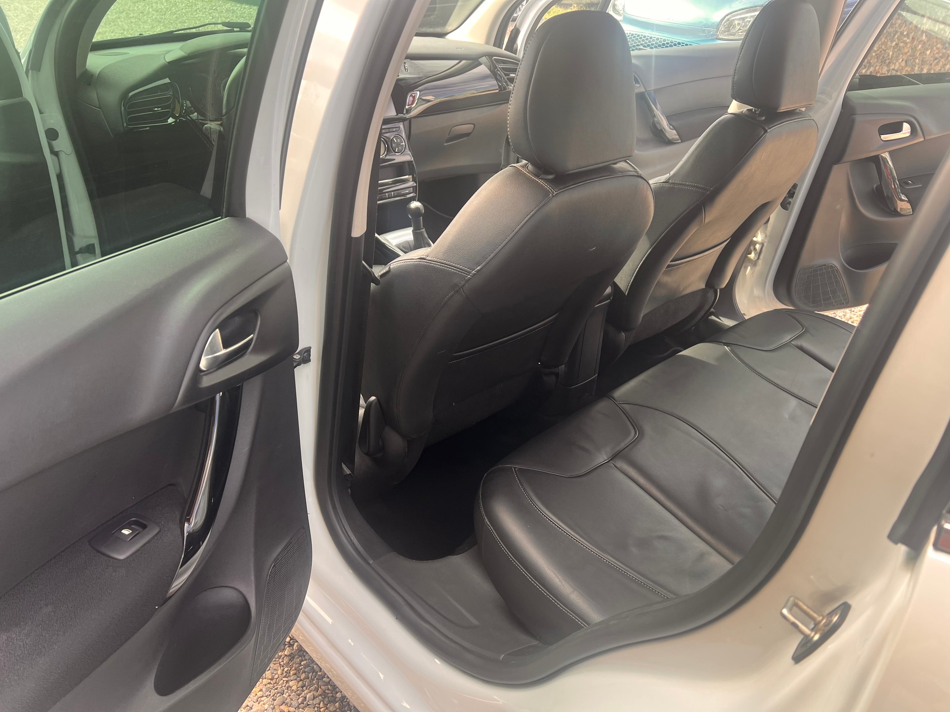 CITROEN C3 1.2i PureTech Exclusive-image-16