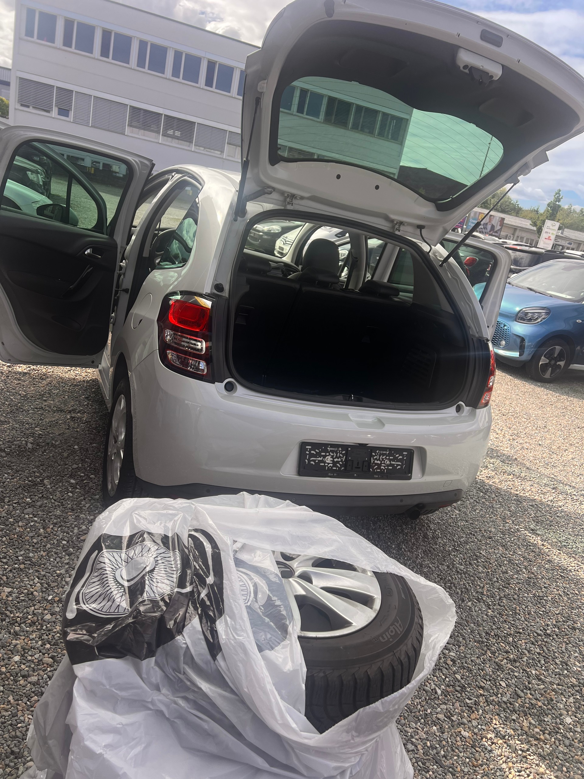 CITROEN C3 1.2i PureTech Exclusive-image-8