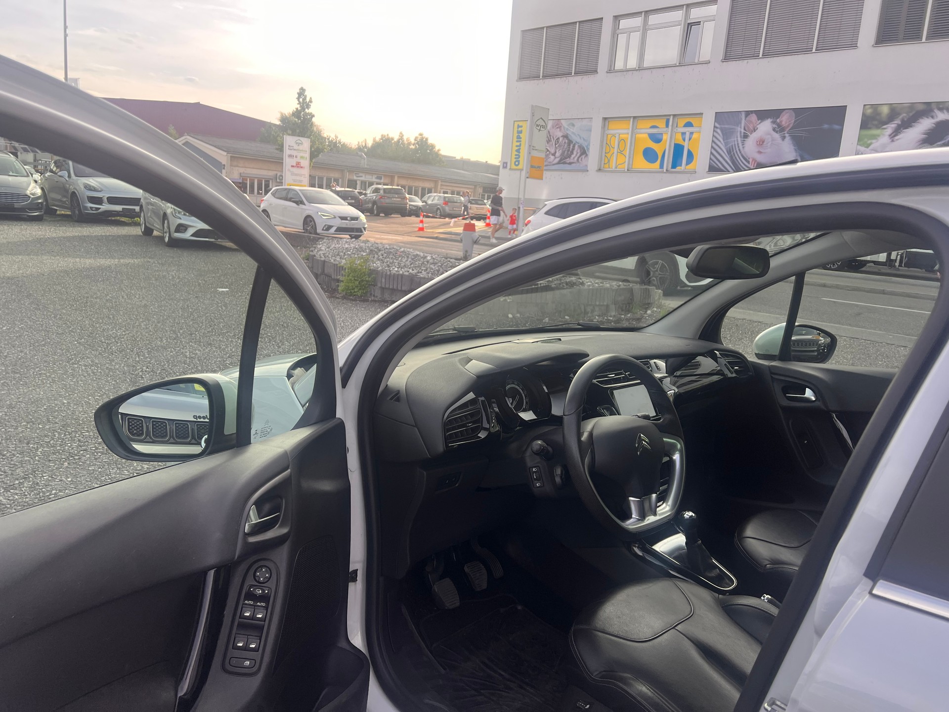 CITROEN C3 1.2i PureTech Exclusive-image-10