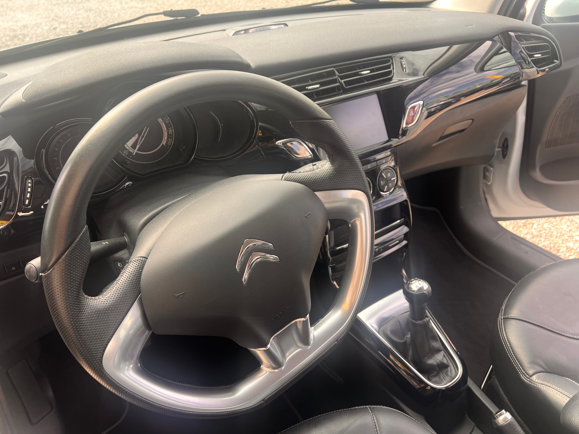 CITROEN C3 1.2i PureTech Exclusive-image-17