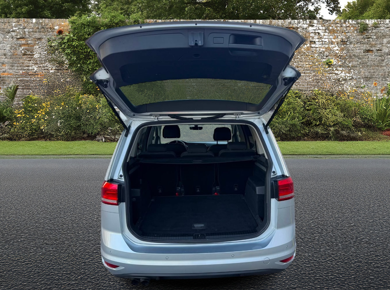 VW Touran 2.0 TDI BlueMotion Technology Comfortline DSG-image-15