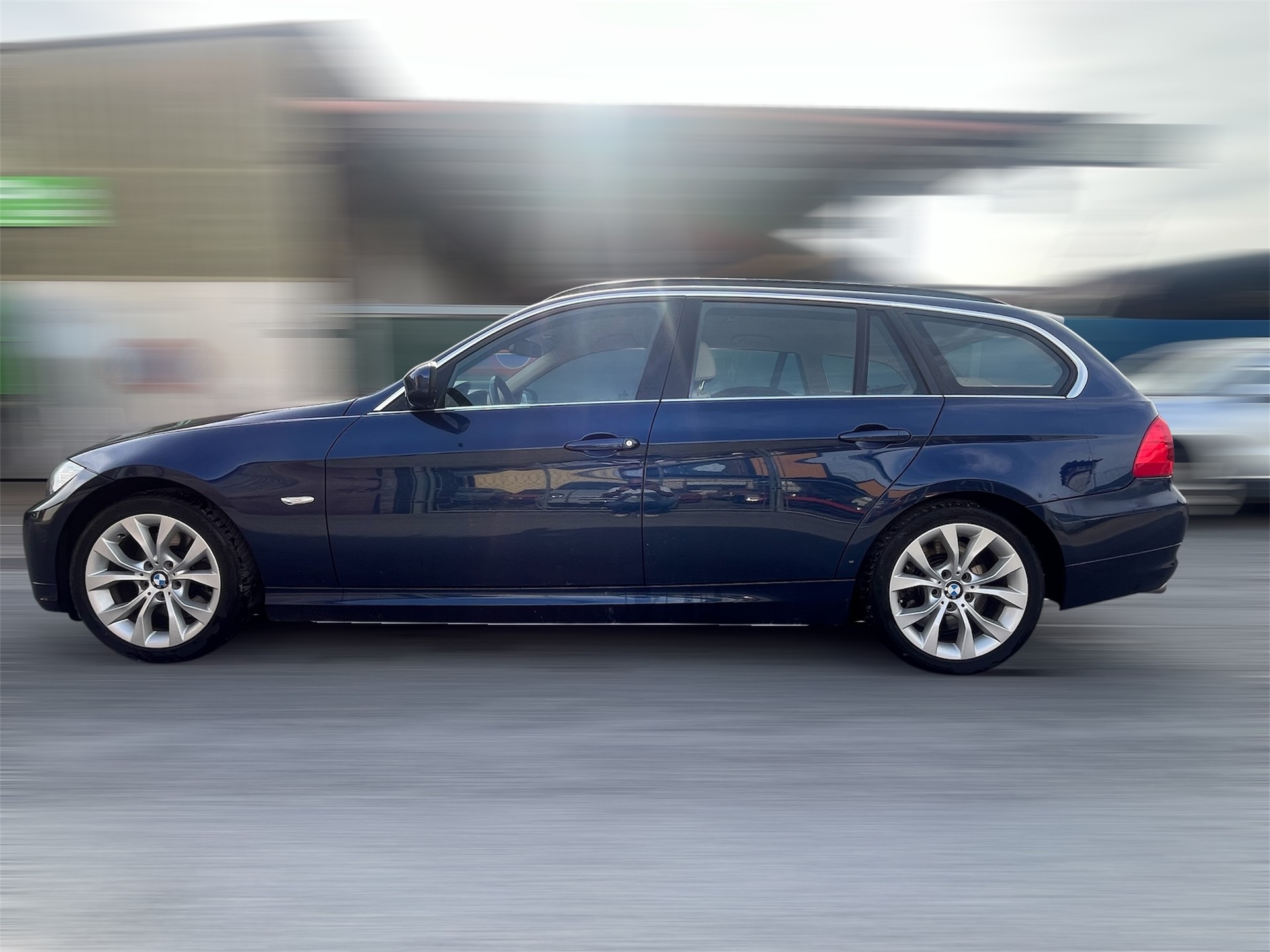 BMW 325i xDrive Touring Steptronic-image-2