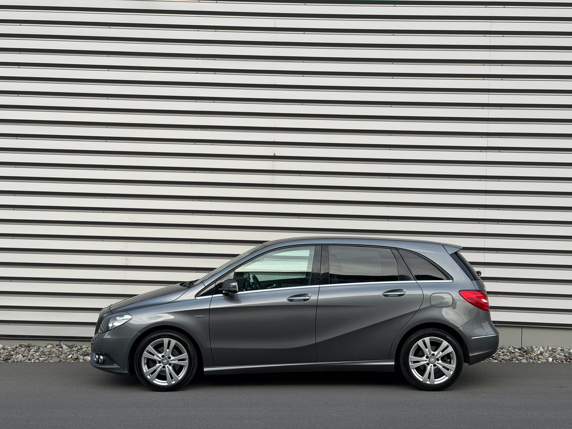 MERCEDES-BENZ B 200 7G-DCT-image-5