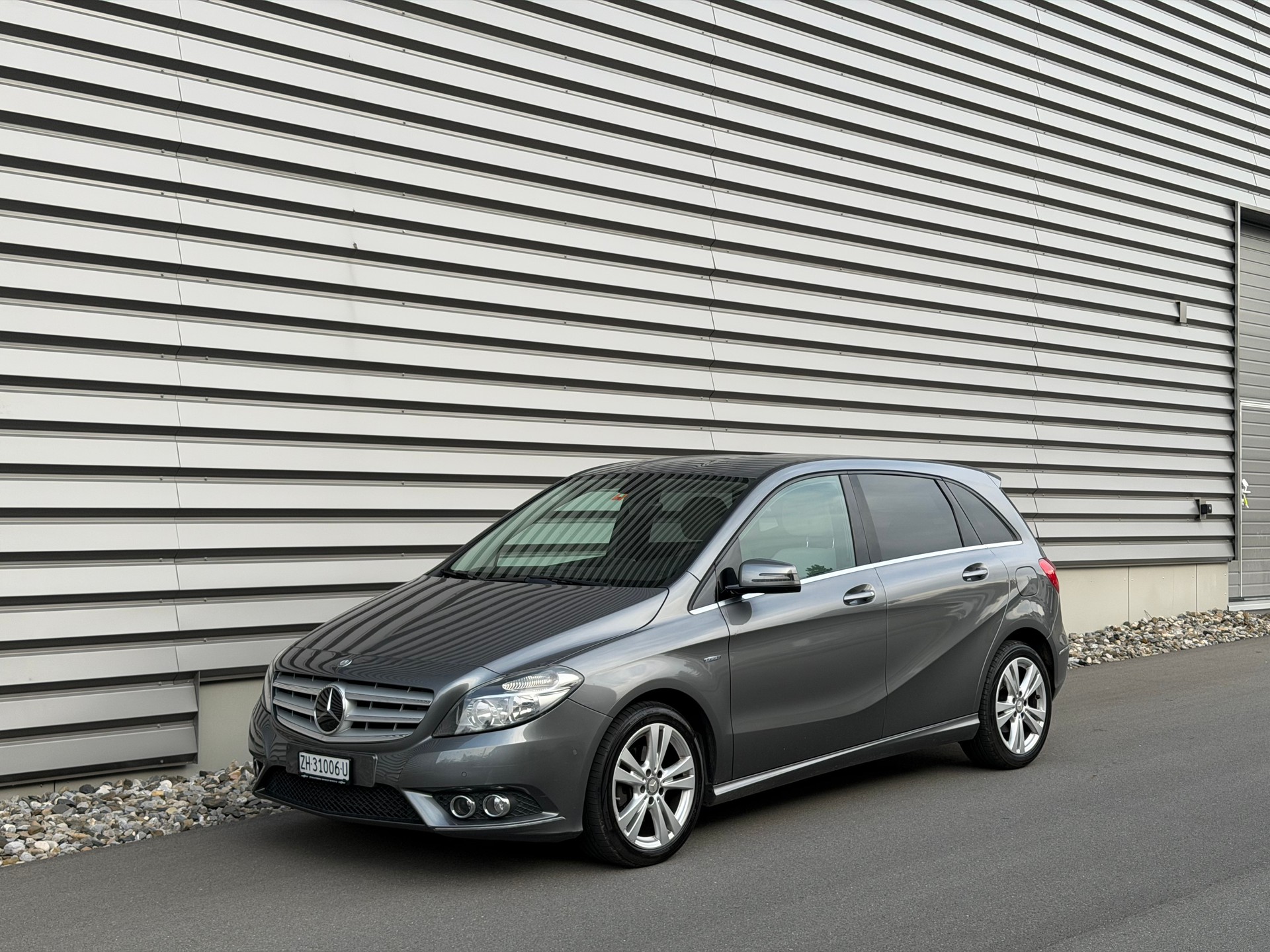 MERCEDES-BENZ B 200 7G-DCT-image-6