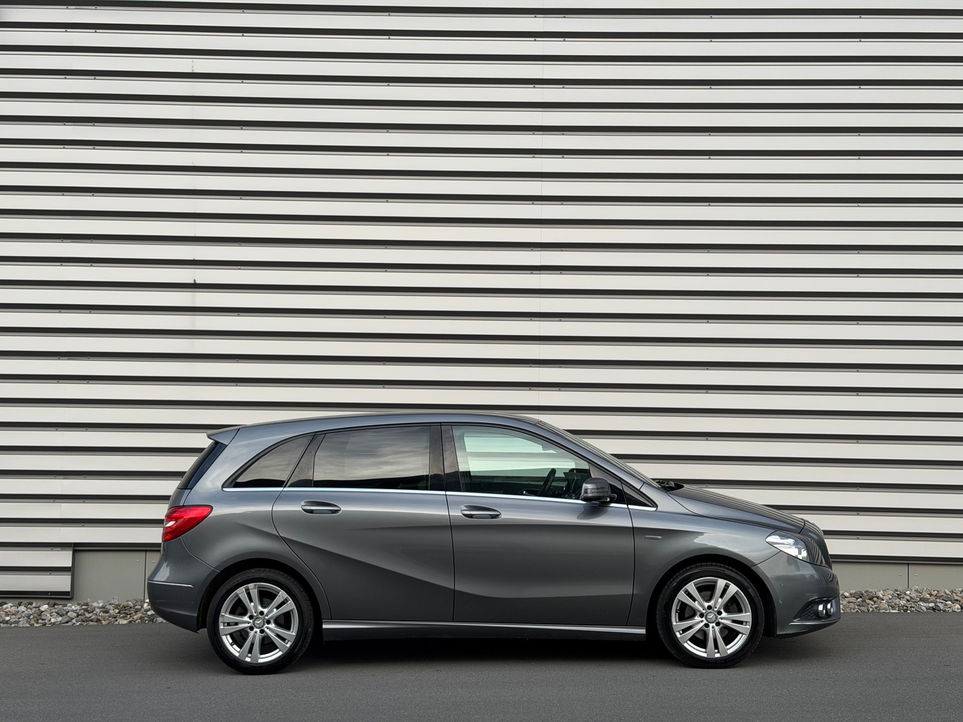 MERCEDES-BENZ B 200 7G-DCT-image-1