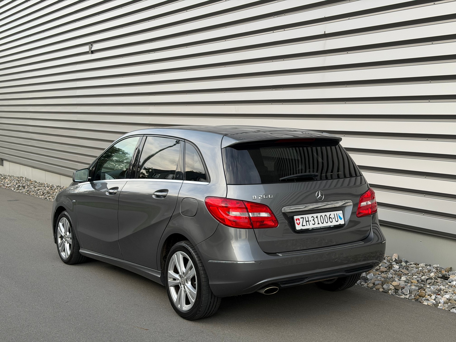 MERCEDES-BENZ B 200 7G-DCT-image-4