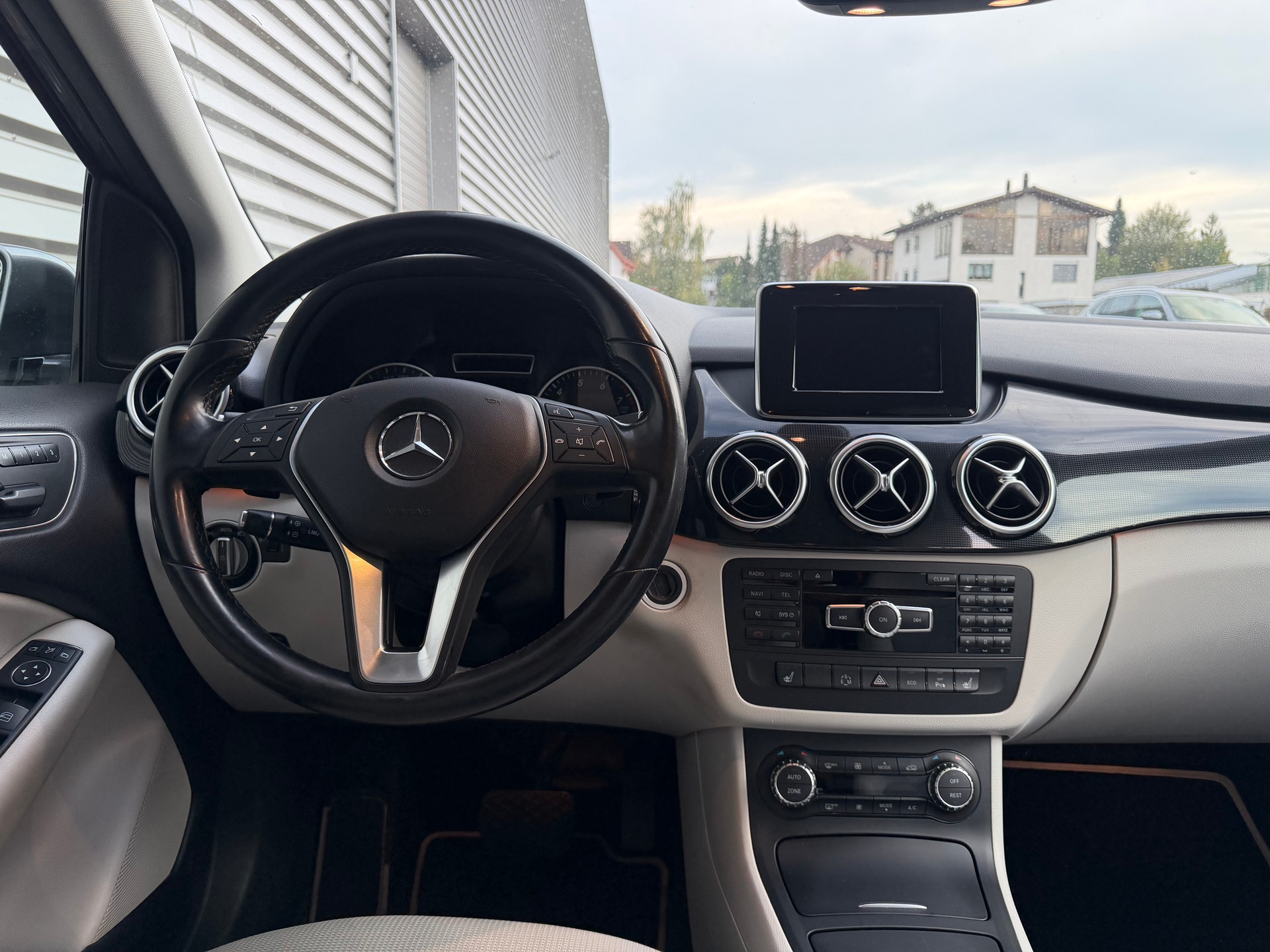 MERCEDES-BENZ B 200 7G-DCT-image-10