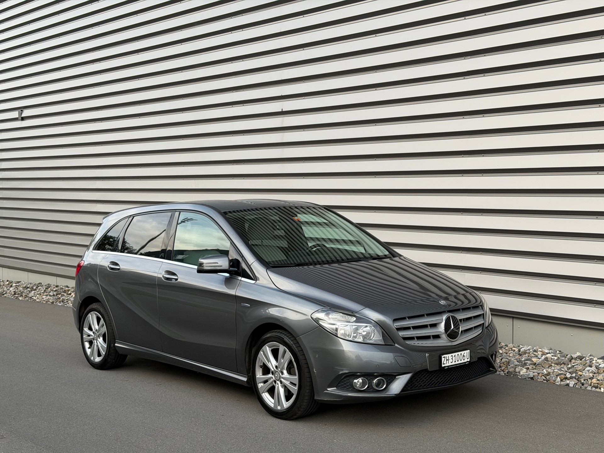 MERCEDES-BENZ B 200 7G-DCT-image-0