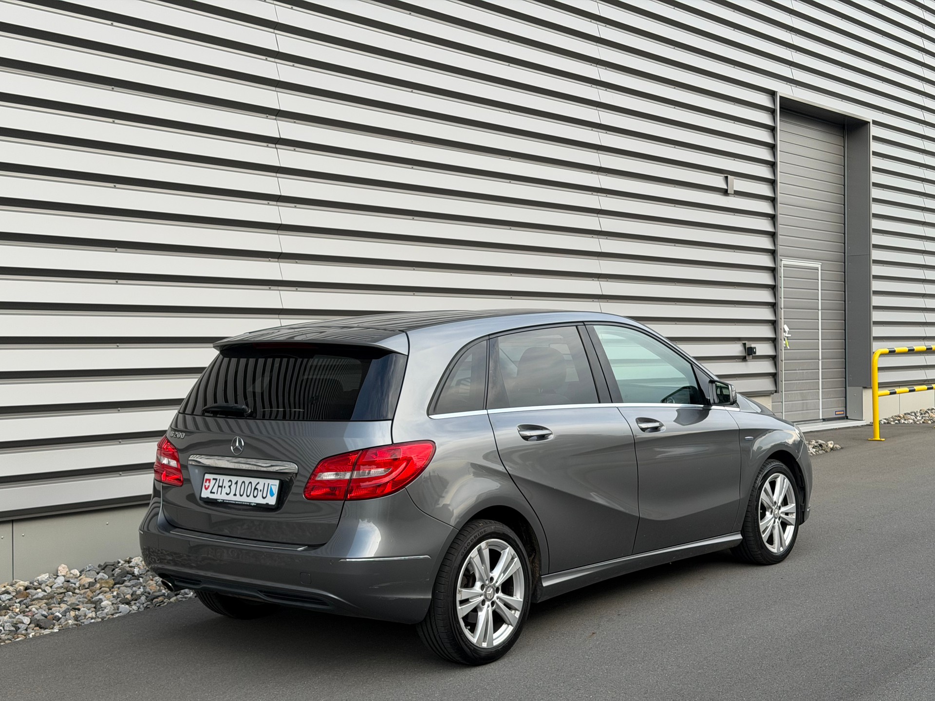 MERCEDES-BENZ B 200 7G-DCT-image-2
