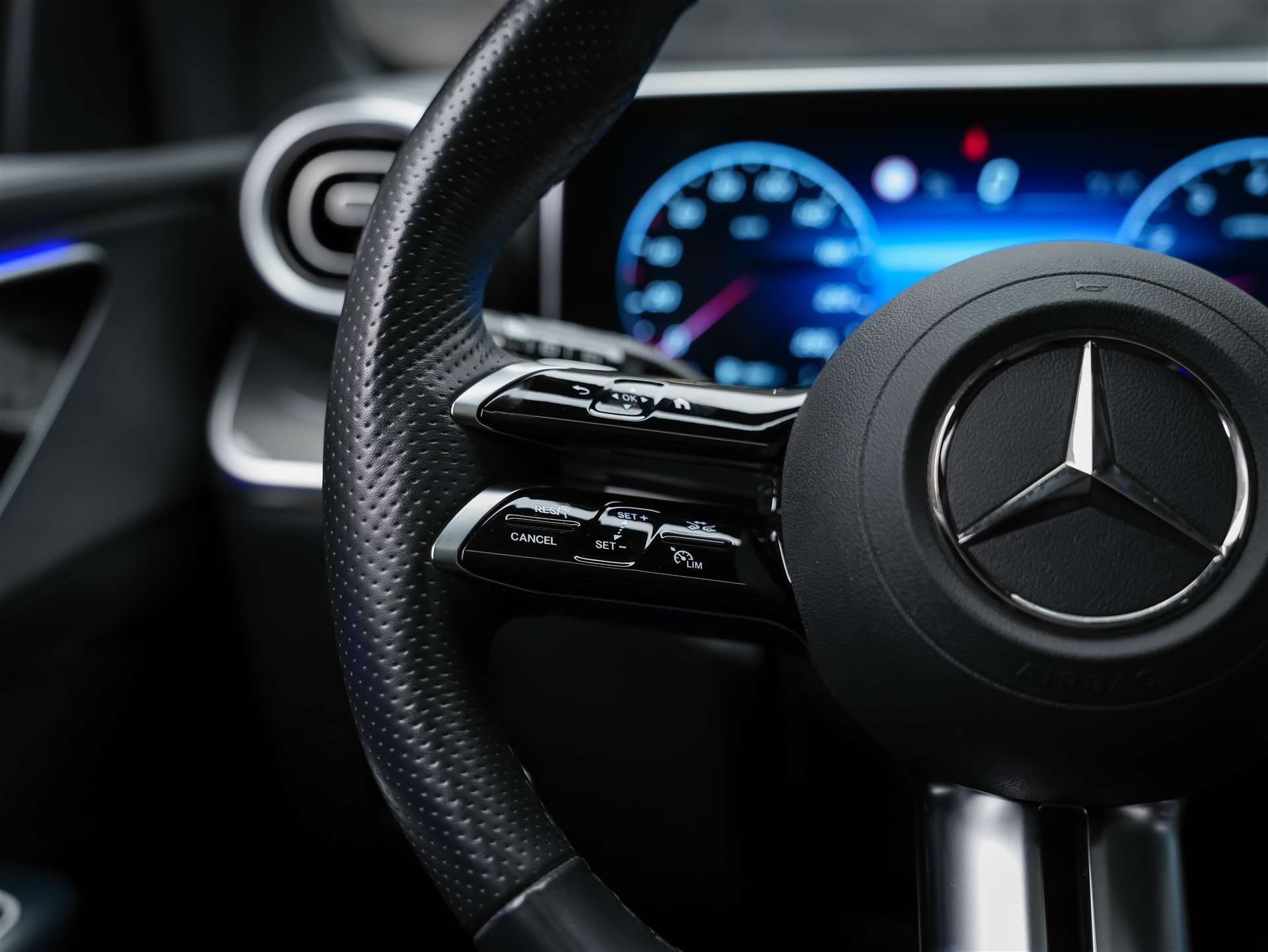 MERCEDES-BENZ GLC 200 4Matic AMG Line 9G-Tronic *21" Felgen*Panorama*AHK*-image-30