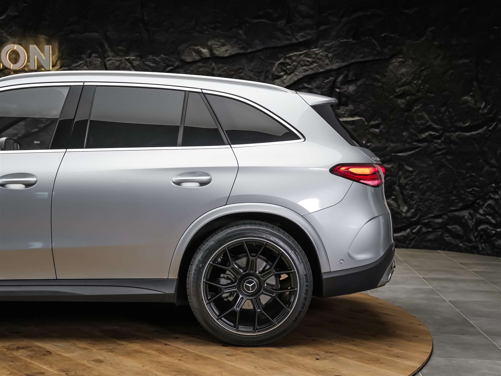 MERCEDES-BENZ GLC 200 4Matic AMG Line 9G-Tronic *21" Felgen*Panorama*AHK*-image-19