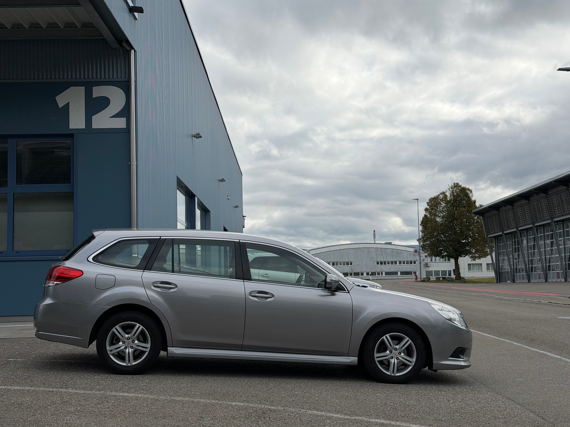 SUBARU Legacy 2.0i Swiss AWD Lineartronic-showroom-element-1