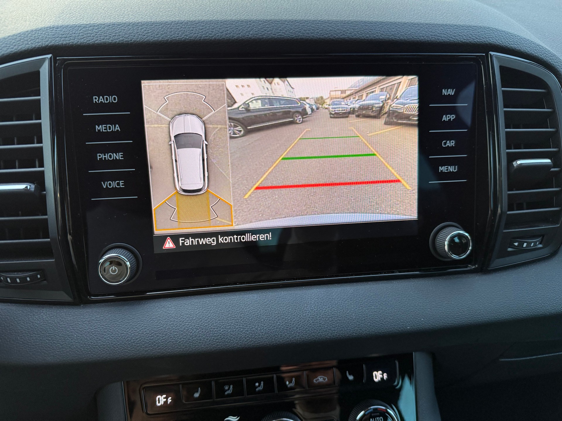 SKODA Karoq 2.0 TDI SportLine 4x4 DSG-image-19