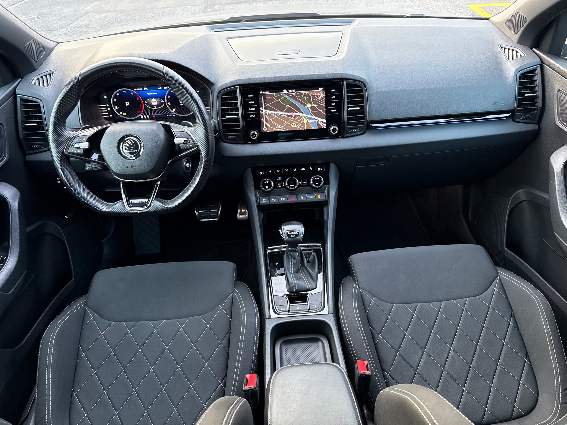 SKODA Karoq 2.0 TDI SportLine 4x4 DSG-image-21