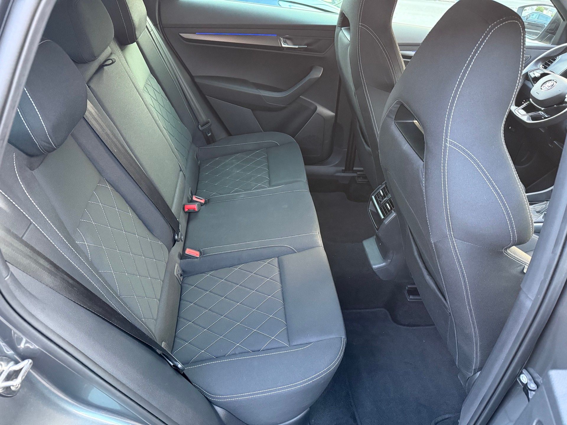 SKODA Karoq 2.0 TDI SportLine 4x4 DSG-image-9