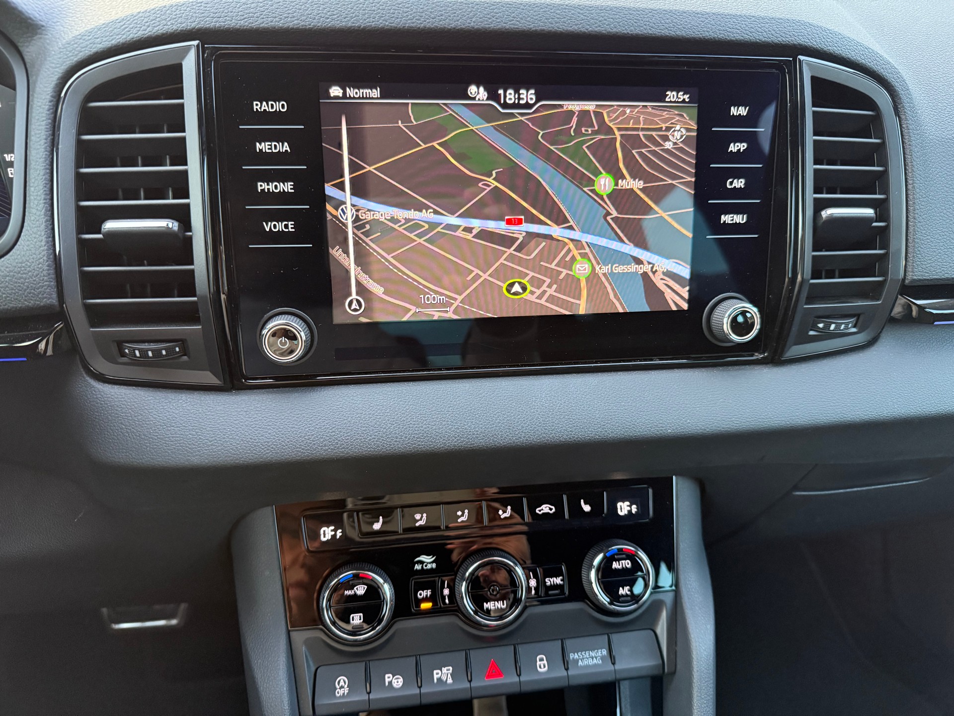 SKODA Karoq 2.0 TDI SportLine 4x4 DSG-image-17