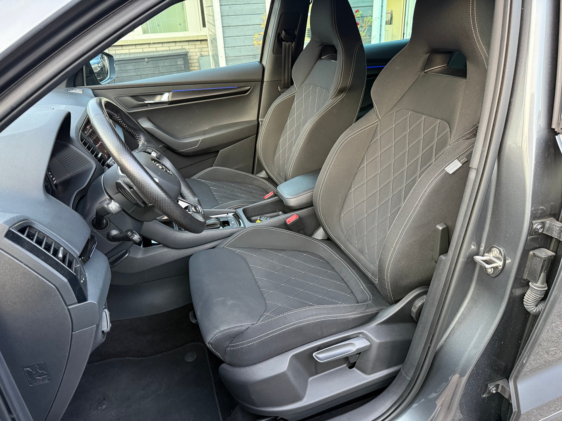 SKODA Karoq 2.0 TDI SportLine 4x4 DSG-image-15