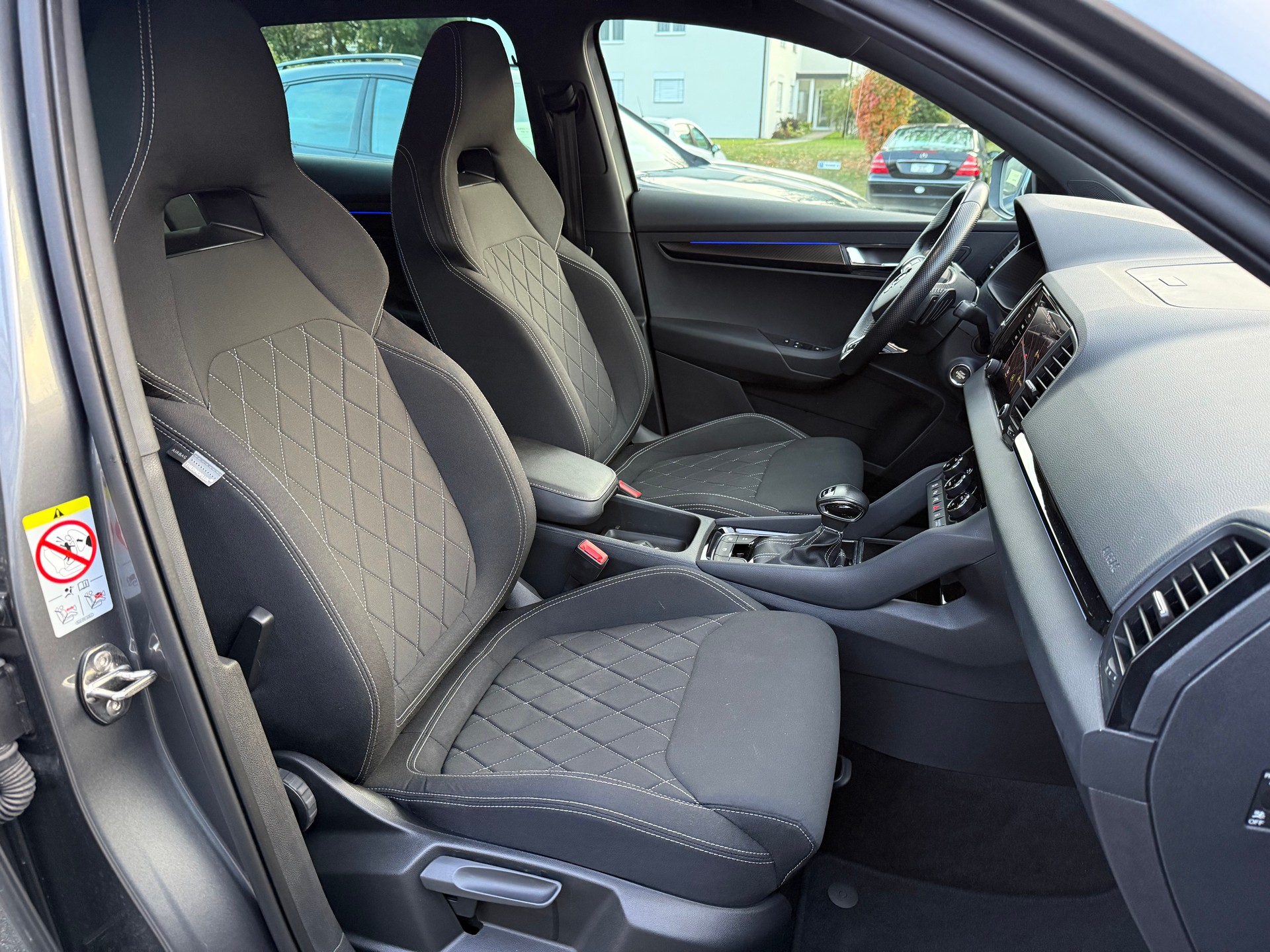 SKODA Karoq 2.0 TDI SportLine 4x4 DSG-image-11