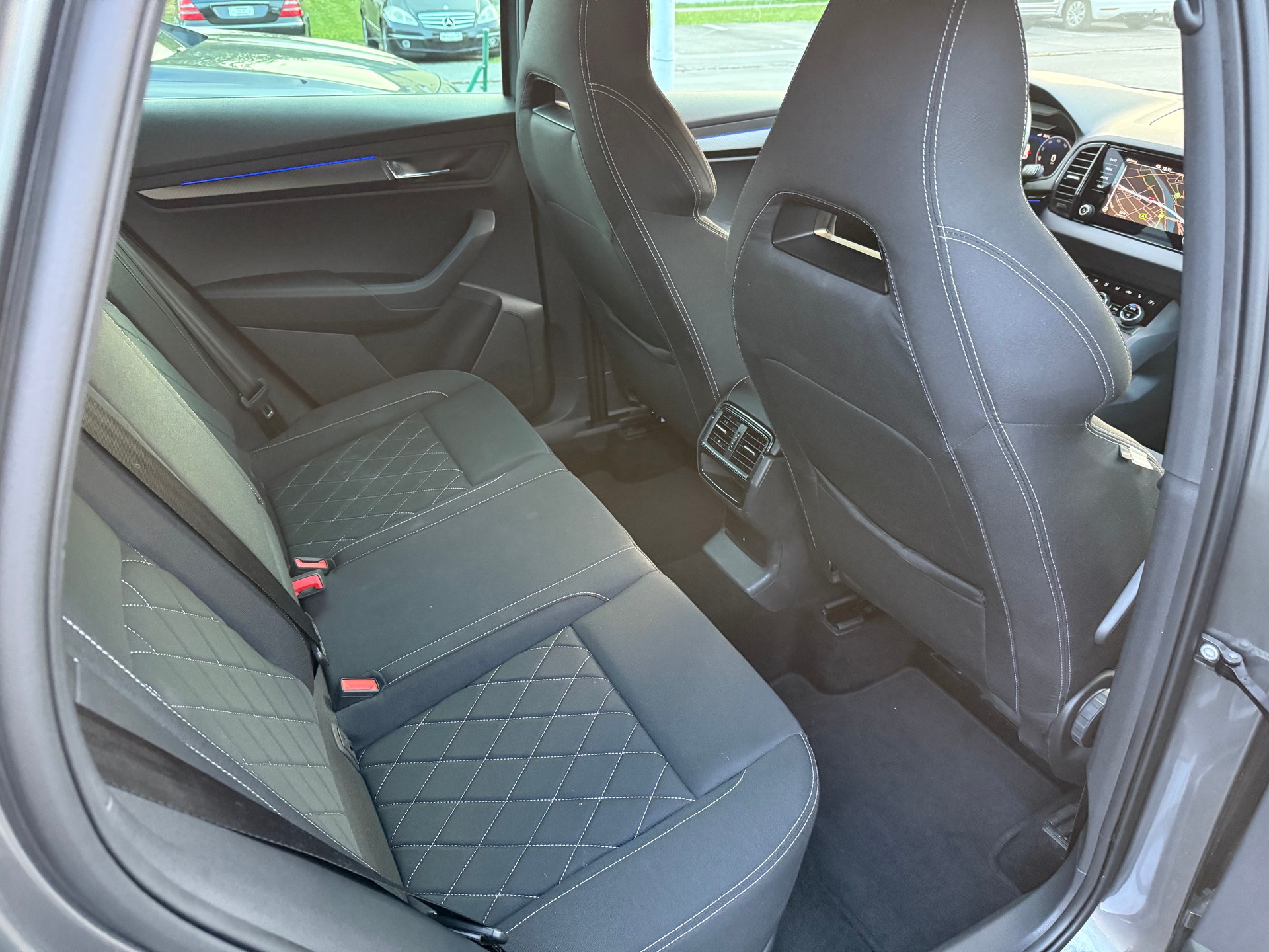 SKODA Karoq 2.0 TDI SportLine 4x4 DSG-image-10
