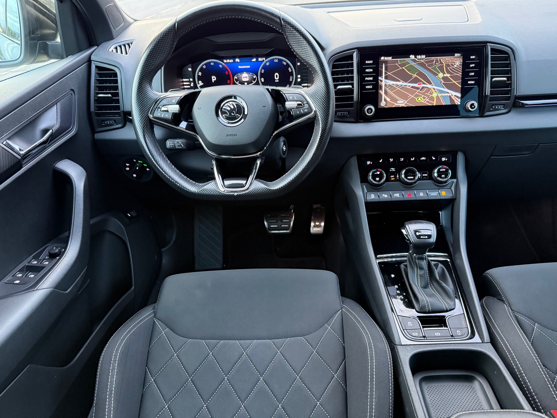 SKODA Karoq 2.0 TDI SportLine 4x4 DSG-image-20