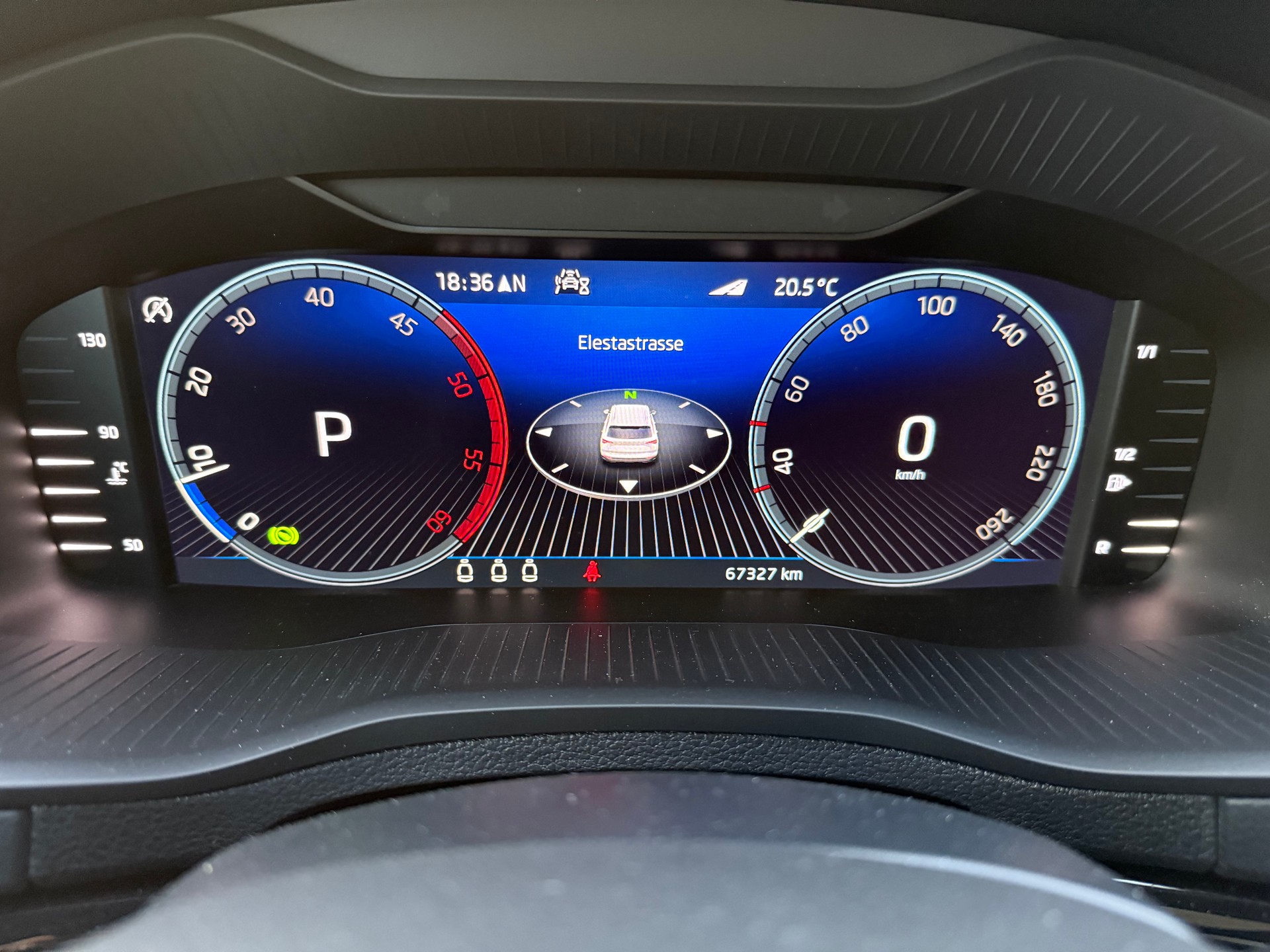 SKODA Karoq 2.0 TDI SportLine 4x4 DSG-image-16