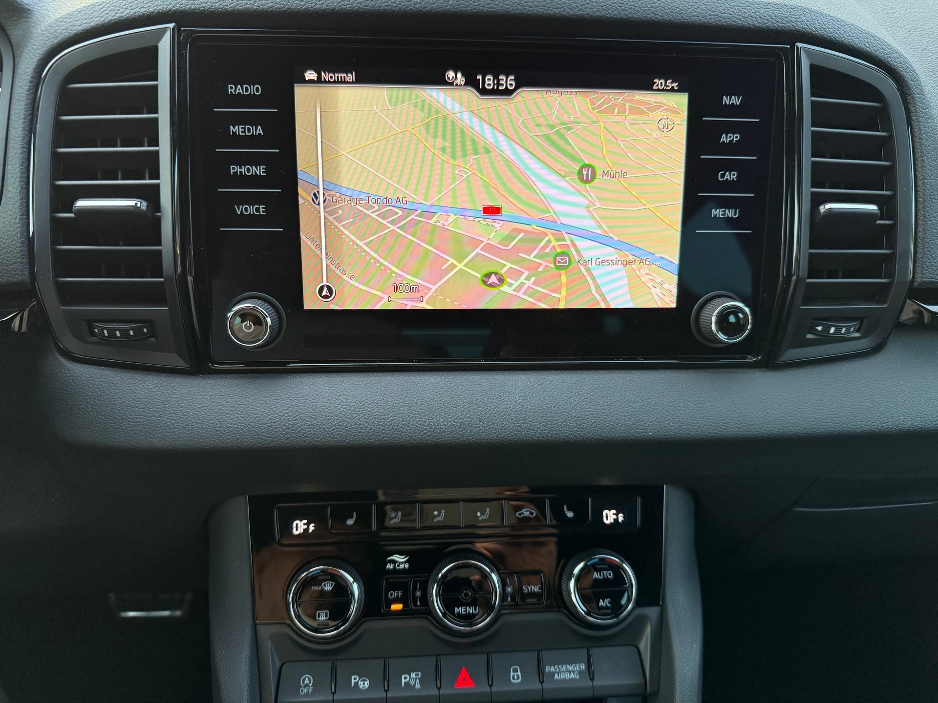 SKODA Karoq 2.0 TDI SportLine 4x4 DSG-image-18