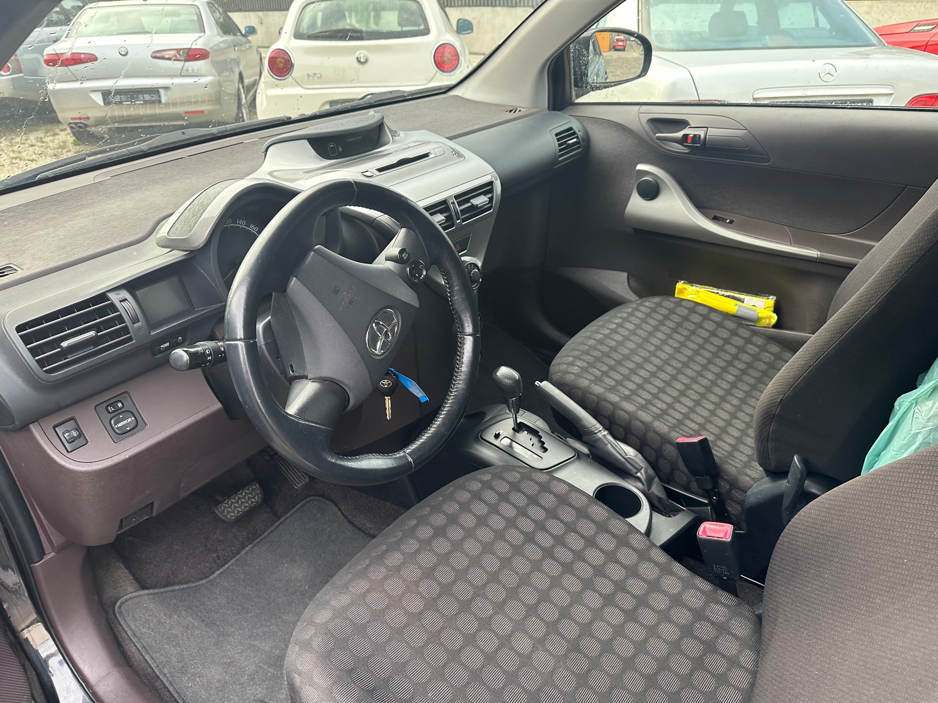 TOYOTA iQ 1.0 VVT-i Multidrive-image-4