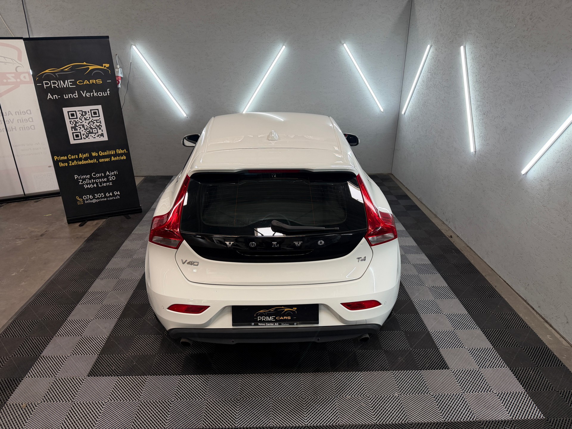 VOLVO V40 T4 Momentum Powershift-image-13