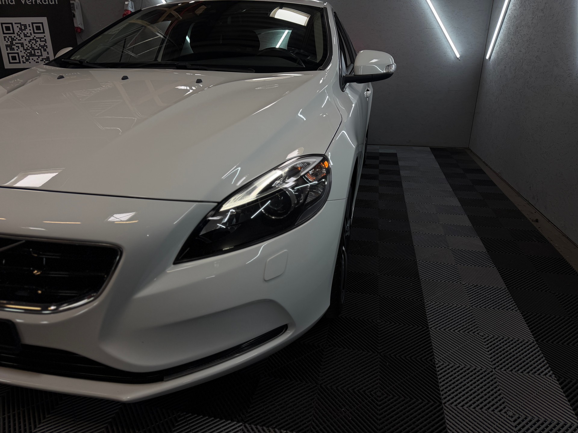 VOLVO V40 T4 Momentum Powershift-image-6